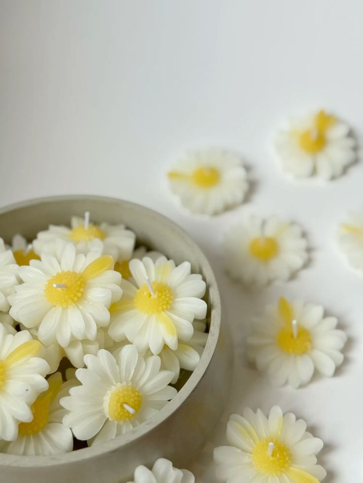 Scented Daisy Flower Candles | Multiple Colours and Fragrance